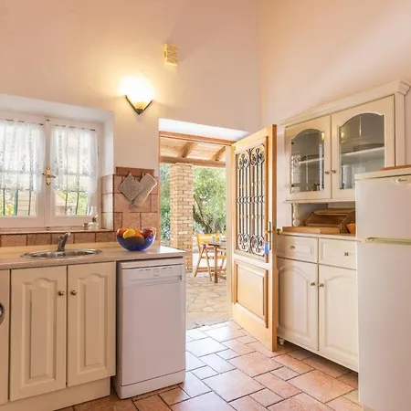 Ioanna Nisaki (Corfu)